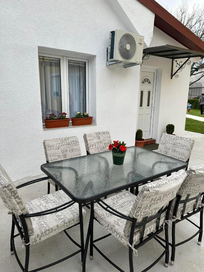 Apartmani Emily & Jully Nikšić Eksteriør billede