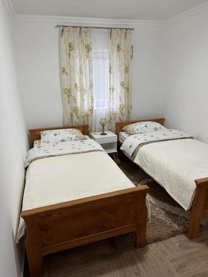 Apartmani Emily & Jully Nikšić Eksteriør billede