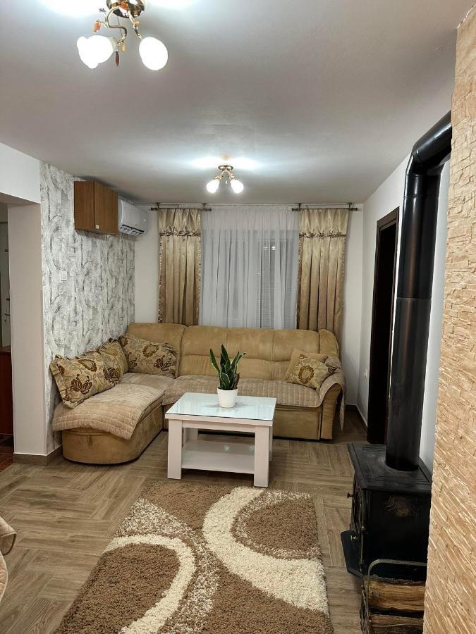 Apartmani Emily & Jully Nikšić Eksteriør billede