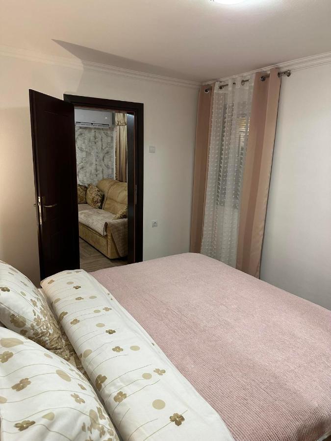 Apartmani Emily & Jully Nikšić Eksteriør billede