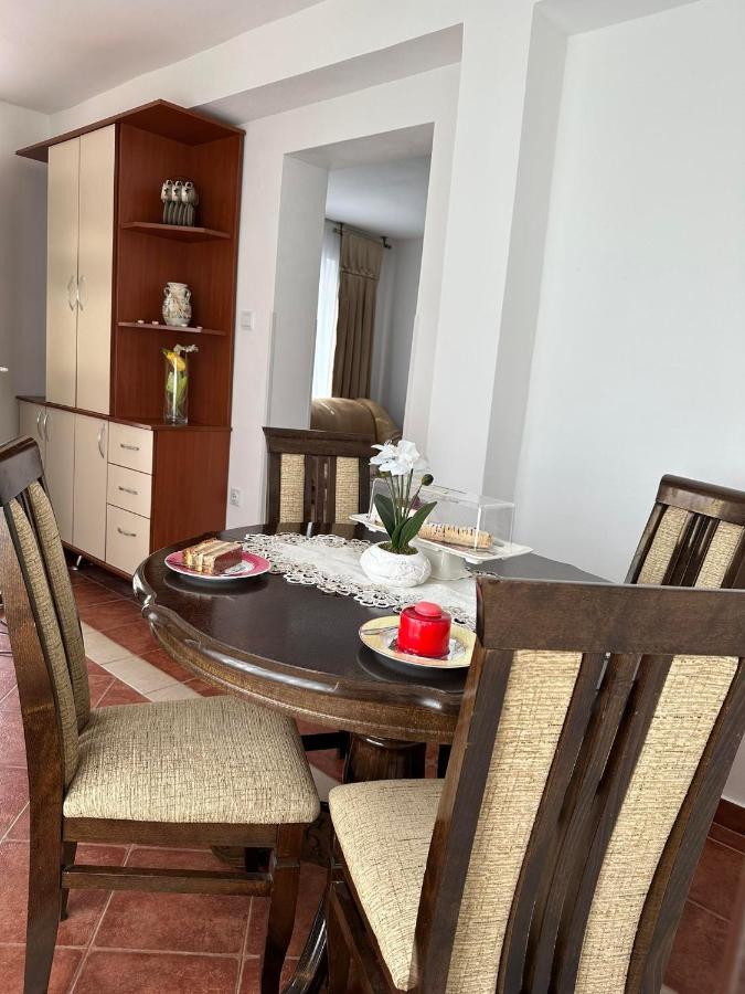 Apartmani Emily & Jully Nikšić Eksteriør billede