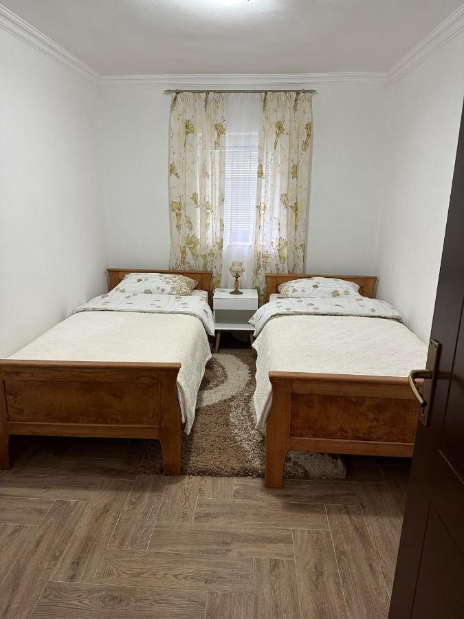 Apartmani Emily & Jully Nikšić Eksteriør billede