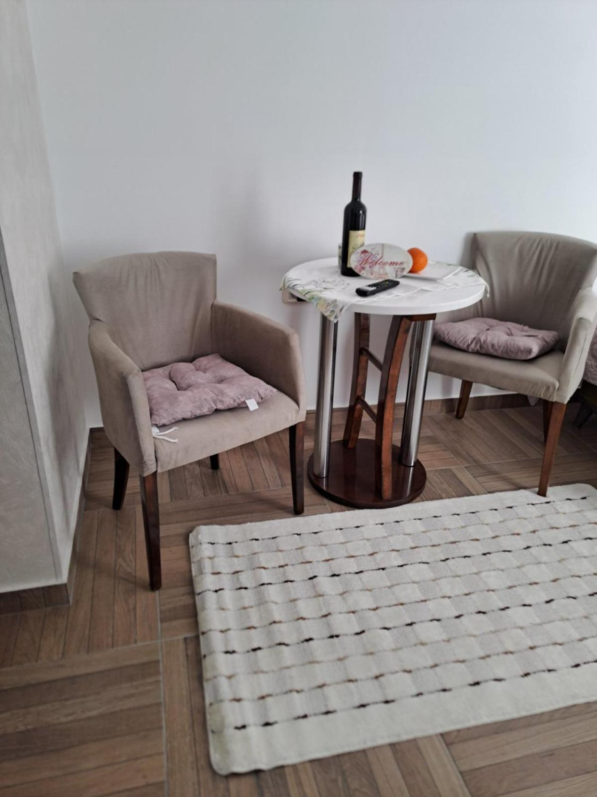 Apartmani Emily & Jully Nikšić Eksteriør billede