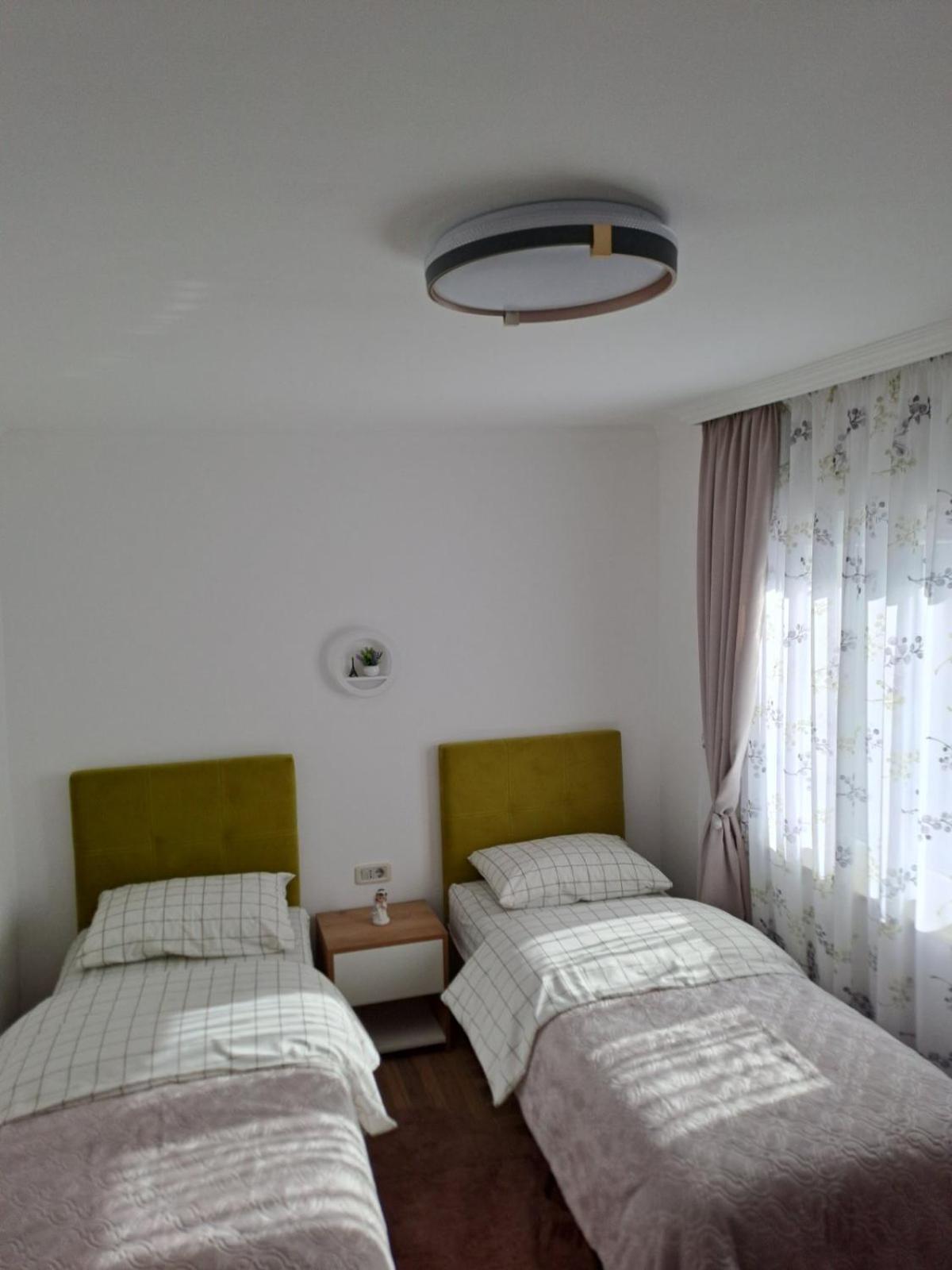 Apartmani Emily & Jully Nikšić Eksteriør billede