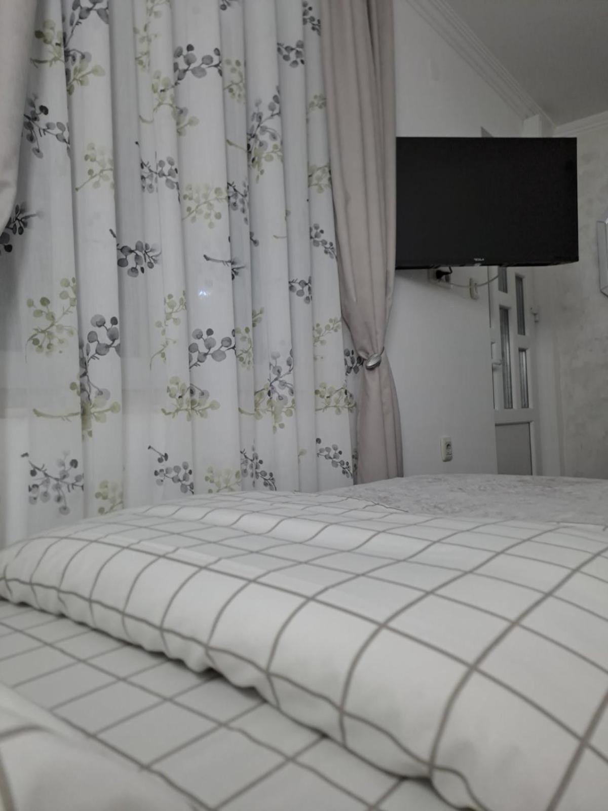 Apartmani Emily & Jully Nikšić Eksteriør billede