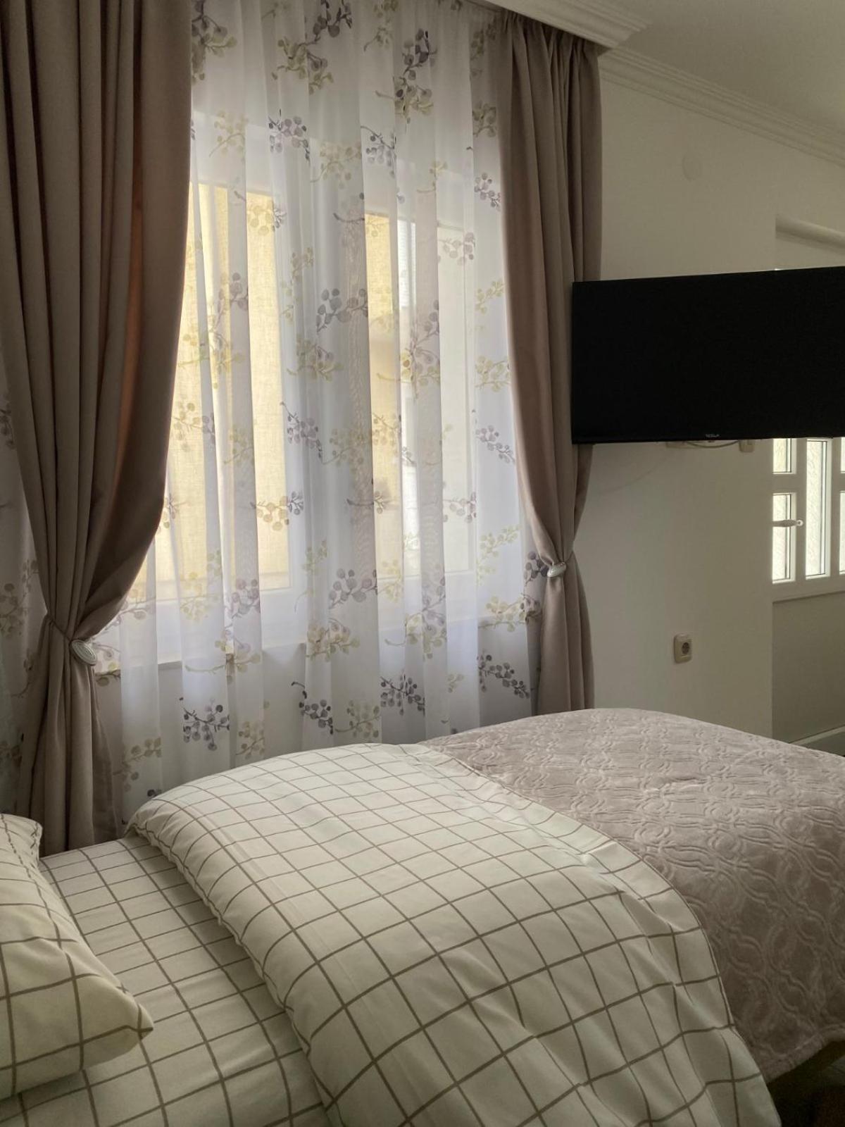 Apartmani Emily & Jully Nikšić Eksteriør billede